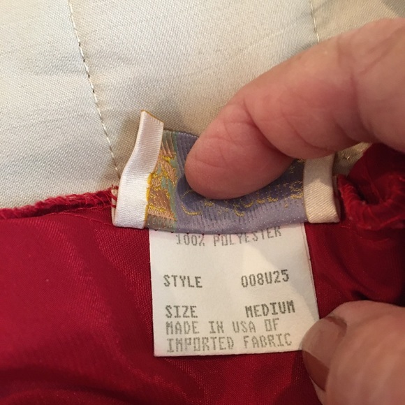 LADY IN RED SEXY GOWN - Picture 5 of 9